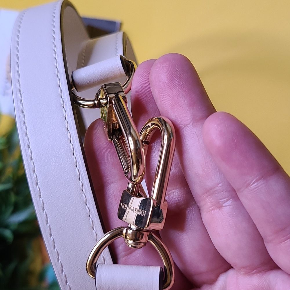 BNEW UNUSED LOUIS VUITTON OFF WHITE ADJUSTABLE CROSSBODY LEATHER STRAP GOLD HW - Picture 7 of 10